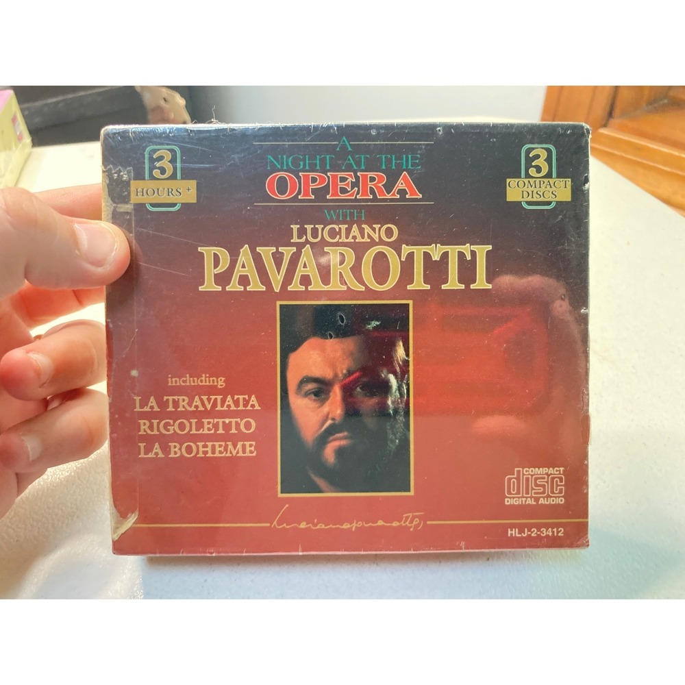 Luciano Pavarotti A Night At The Opera 3 CD Box Set La Traviata Rigoletto NEW